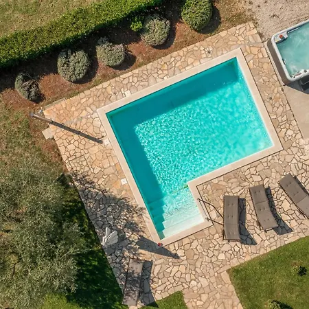 Cozy In With Jacuzzi Hébergement de vacances