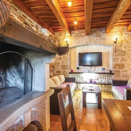 Stunning In Vakantiehuis Poreč