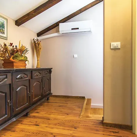 Vakantiehuis Stunning In Poreč