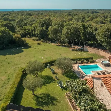 Stunning In Vakantiehuis Poreč